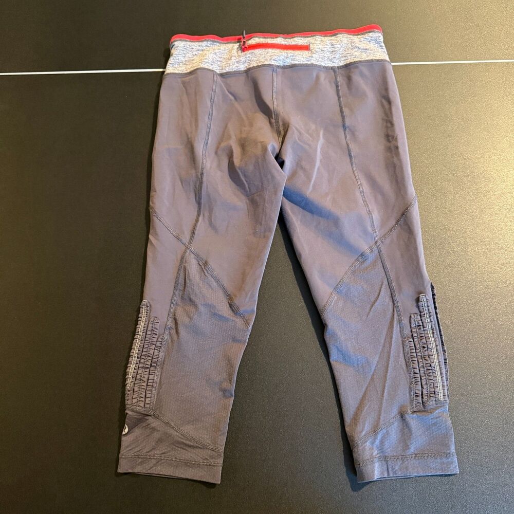 Lululemon Run Inspire Crop II Leggings Size 8 Grey Red Ruched Reflective Running - Picture 5 of 5